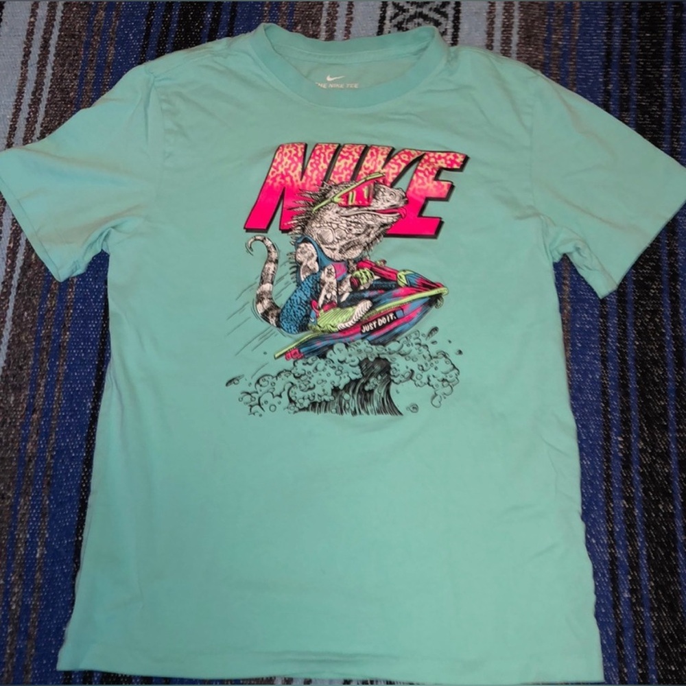 Men’s small Nike tee lot.